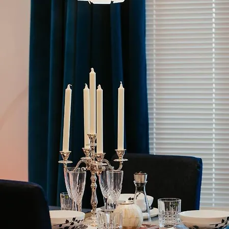 Color Corneliu Coposu 1a Street * Bükreş