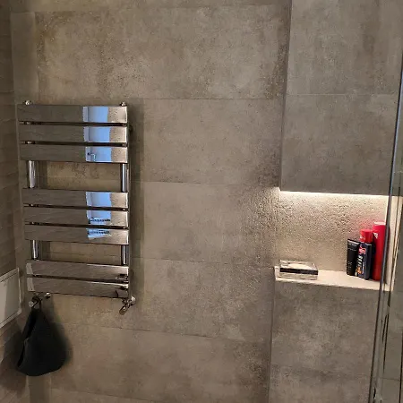 Color Corneliu Coposu 1a Street * Bükreş