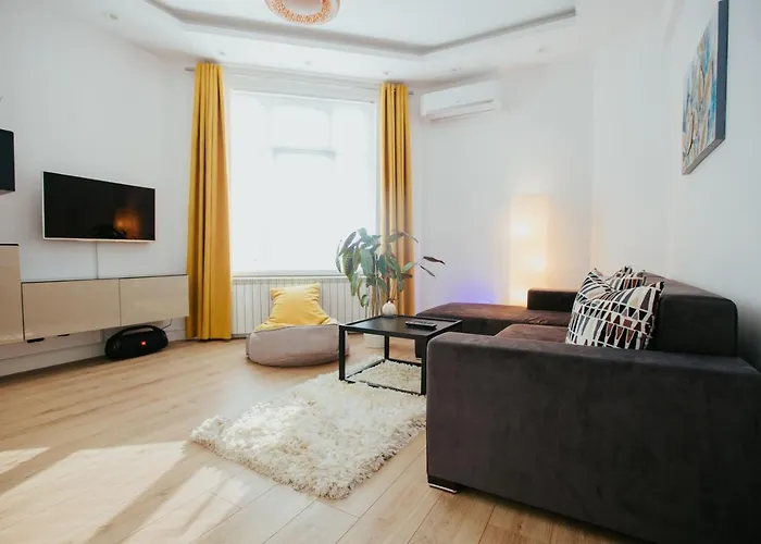 Color Corneliu Coposu 1a Street * Bucureşti