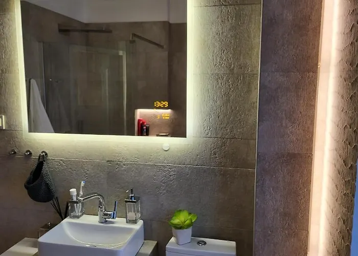 Color Corneliu Coposu 1a Street * بوخارست