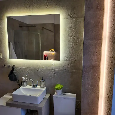 Color Corneliu Coposu 1a Street * Βουκουρέστι