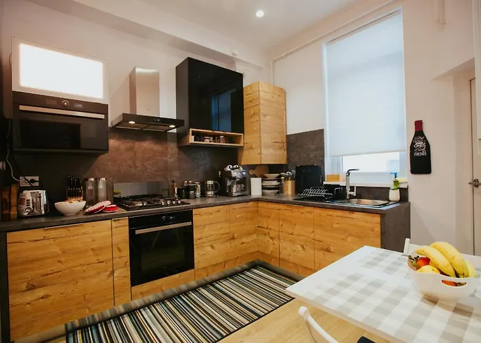 Color Corneliu Coposu 1a Street Apartment Bucharest