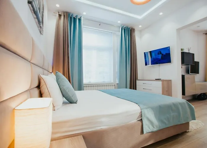 Color Corneliu Coposu 1a Street Apartment Bucharest